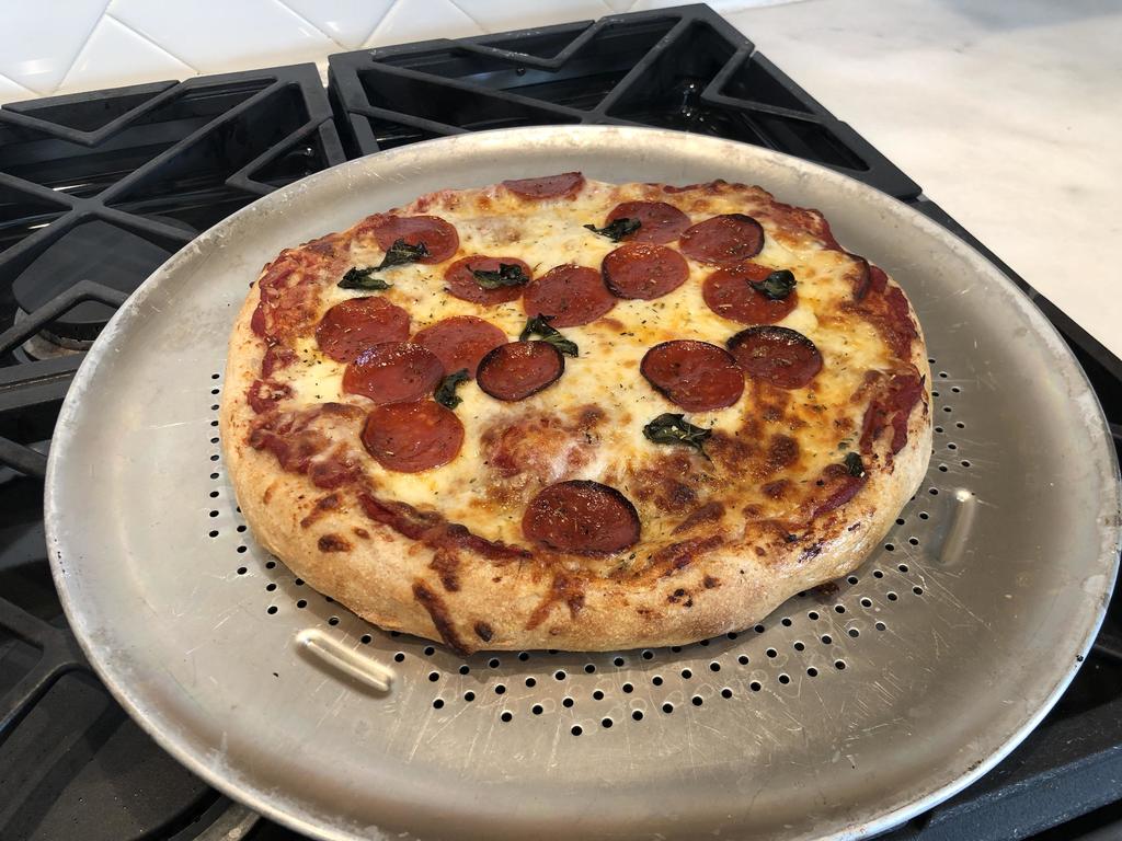 Cute_and_Food's tweet photo. "Pepperoni pizza!" via #Pizza Subreddit - Courtesy of emaaleeee https://t.co/SddN4qT0Cb