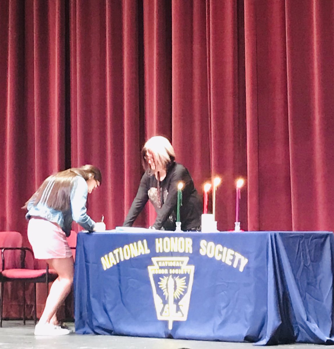drronyortega's tweet photo. Way to go, Gaby! #AcademicLetter #NHS2019 #ProudDad #OPSOrgulloso https://t.co/VZcClaxBAr