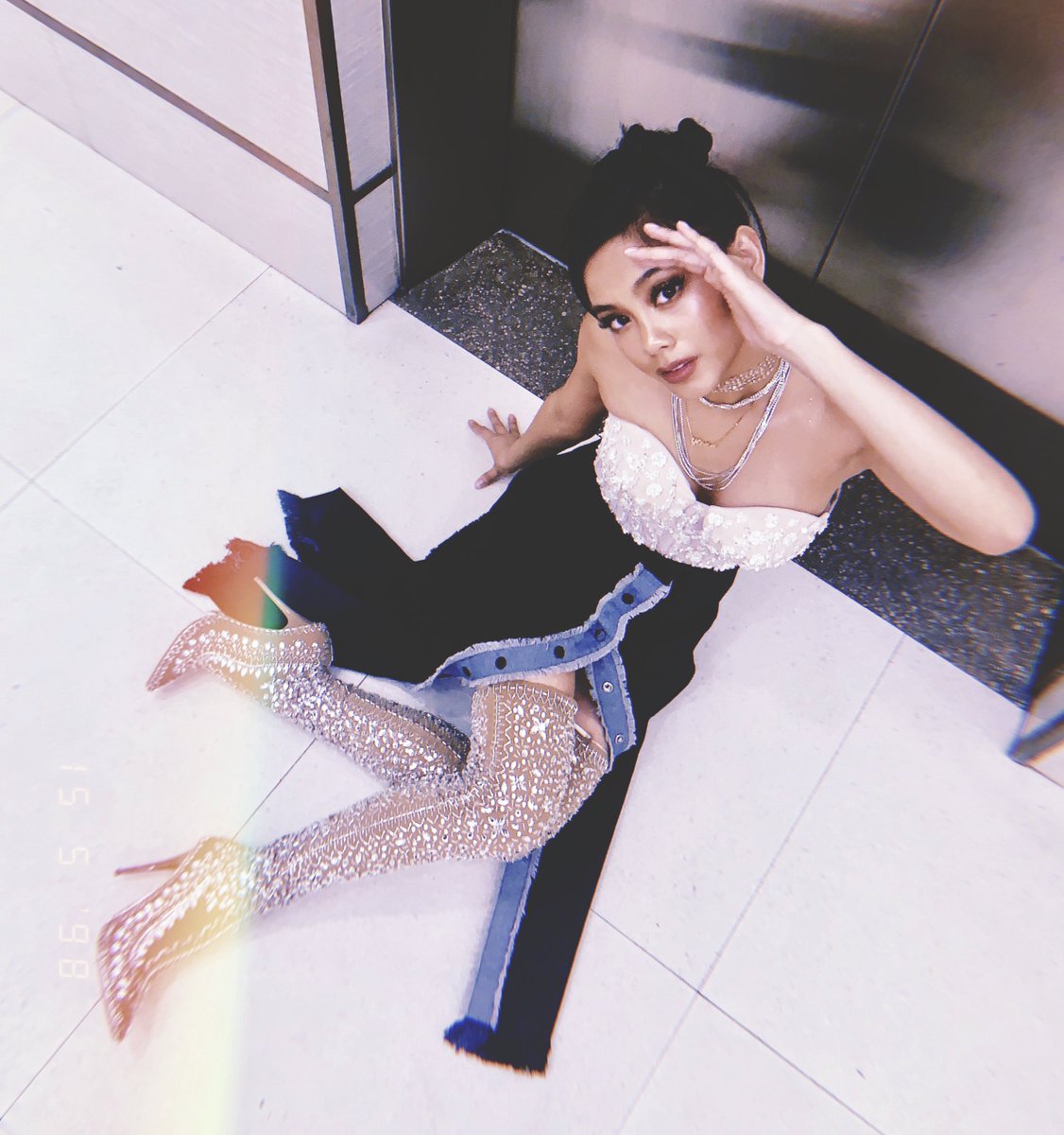 ylonuhhh's tweet photo. i’ll take a one way ticket back to the 90s please. 💭✨

#mmas2019 https://t.co/gFJ0vqeWW0