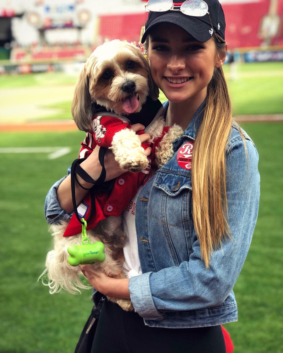 HaleyErin97's tweet photo. Bailey made his MLB debut last night ⚾️❤️ #BarkInThePark 🐶 https://t.co/rVzFBTwaMo