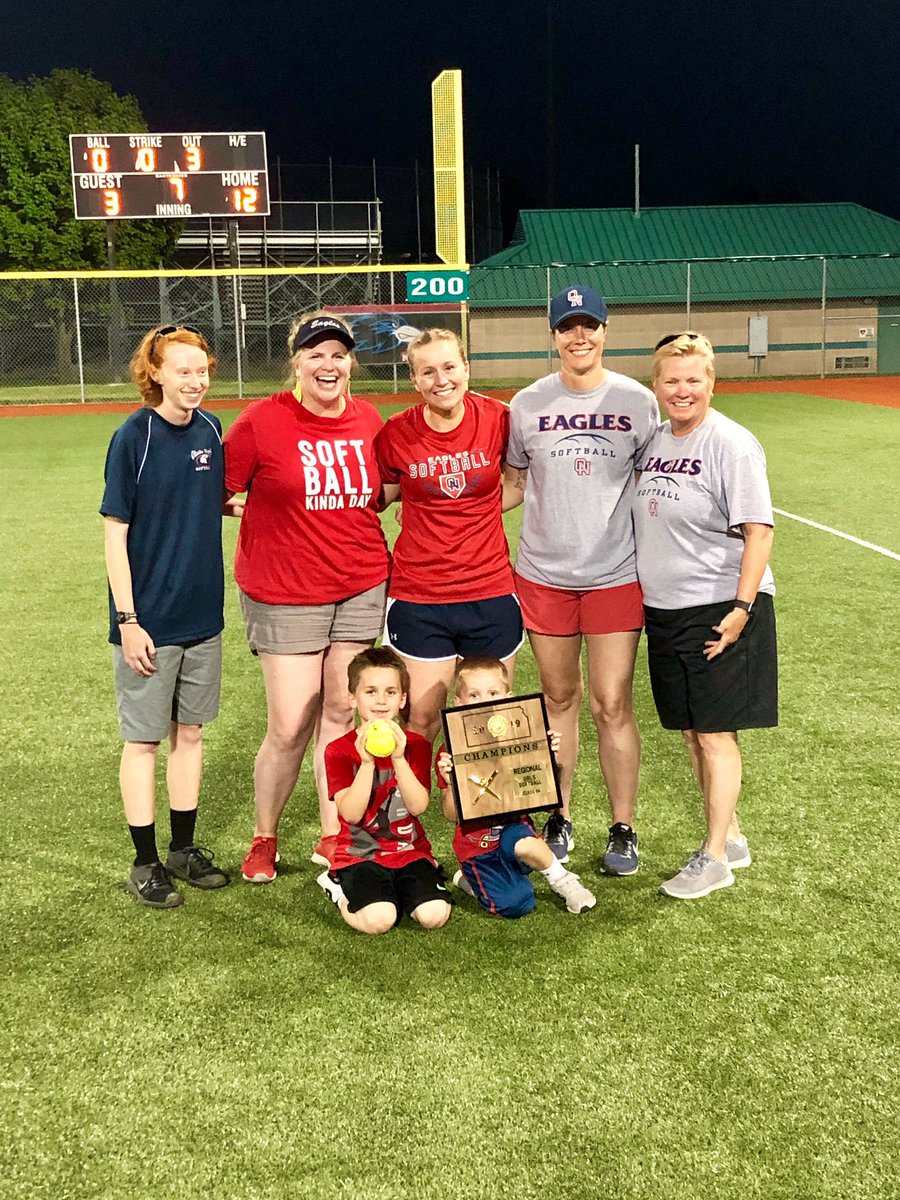 breeederer's tweet photo. Regional Champs! Love this team and how they rally for each other! Total team wins tonight ON 8 OE 5 🥎 ON 12 OW 3 #winning #statebound #proudcoach #ONEstateofmind https://t.co/tUnWG7GUQn