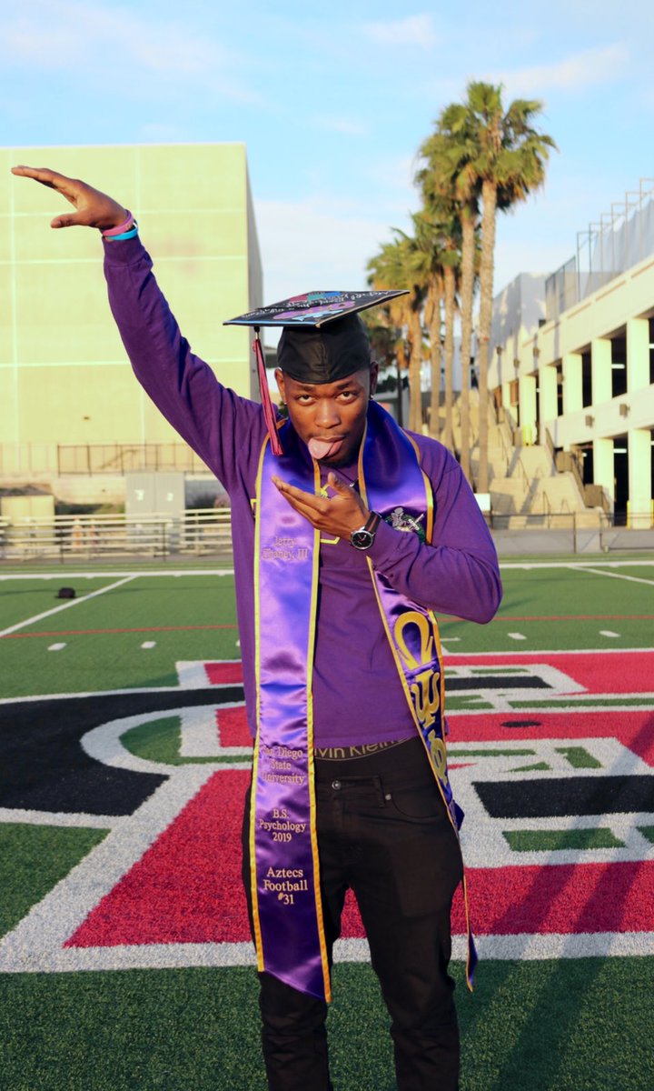 allwaysjig's tweet photo. AND I’M GONE... LOOONG GONE🗣 RQQ TO THE GRADS #quesgraduate #bruhz https://t.co/AH63O2uxxF