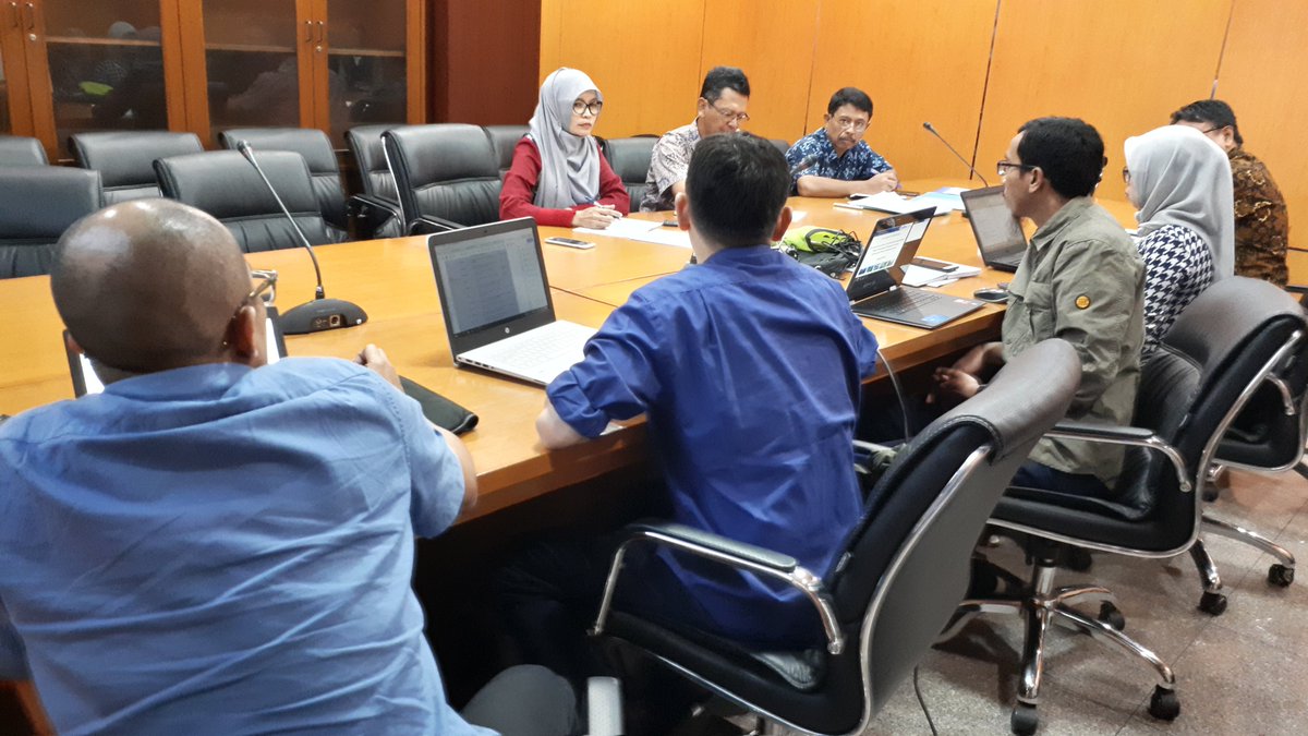 bppsdm_bbrsekp's tweet photo. Focus Group Discussion terkait Riset Model Sosial Ekonomi Tata Kelola dalam Pengembangan Indikator Keberhasilan Pembangunan Perikanan Berbasis Pendekatan Ekosistem

@sjariefwidjaja @brsdm_kp 
#Kerja3ersama
#RisetdanSDMKP https://t.co/eVZk2Dyp4o
