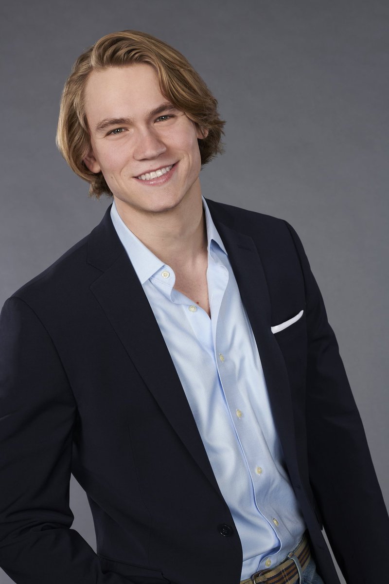 amhollaa's tweet photo. is it just me or does John Paul Jones look like Chad Michael Murray in his freaky friday days https://t.co/QEyCzfCs5M