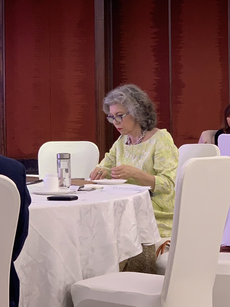 Bridge2MI's tweet photo. @DalemaMassimo e @IrenePivetti partecipano al #WCIFIT2019 in #Chingqing insieme alle eccellenze #italiane del #design #automotive e #innovazione https://t.co/dvJ6lDoPqX