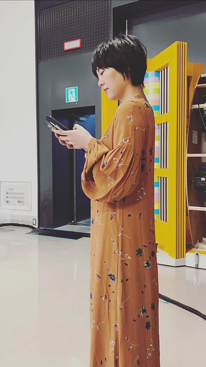 女神ぽんちゃ Negioka Shige 女神様の立ち姿は常々美しいと思いますが こうして横から見るとその姿勢の良さが分かりますね W Negicco Megu ぽんちゃ