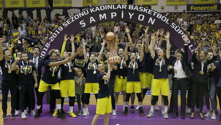 Şampiyon #Fenerbahçe kupasını aldı

fbtaraftari.com/sampiyon-fener…

#KadınlarBasketbolSüperLigi @birselvardarli7 @basketsuperligi