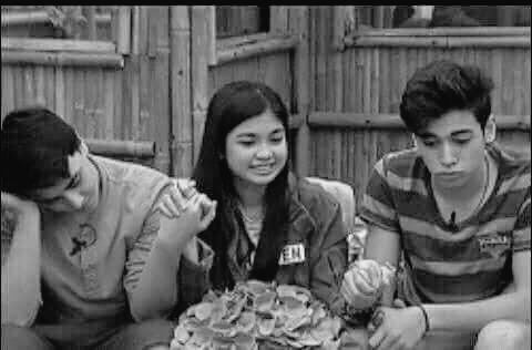 CherylJane3378's tweet photo. Kahit ano pa sbhn nyo..sila talaga ang orig trio ni kuya..I miss you guyz..💜💙💛...Kapit lang..Labannnn😍💕Focus sa career para daming blessings na darating!👌🙏 @joydaliva041390 @swityjoyskie @hanay_naaa
#MarVenWard #EdVen #MarVen https://t.co/fFWNhxDwtv