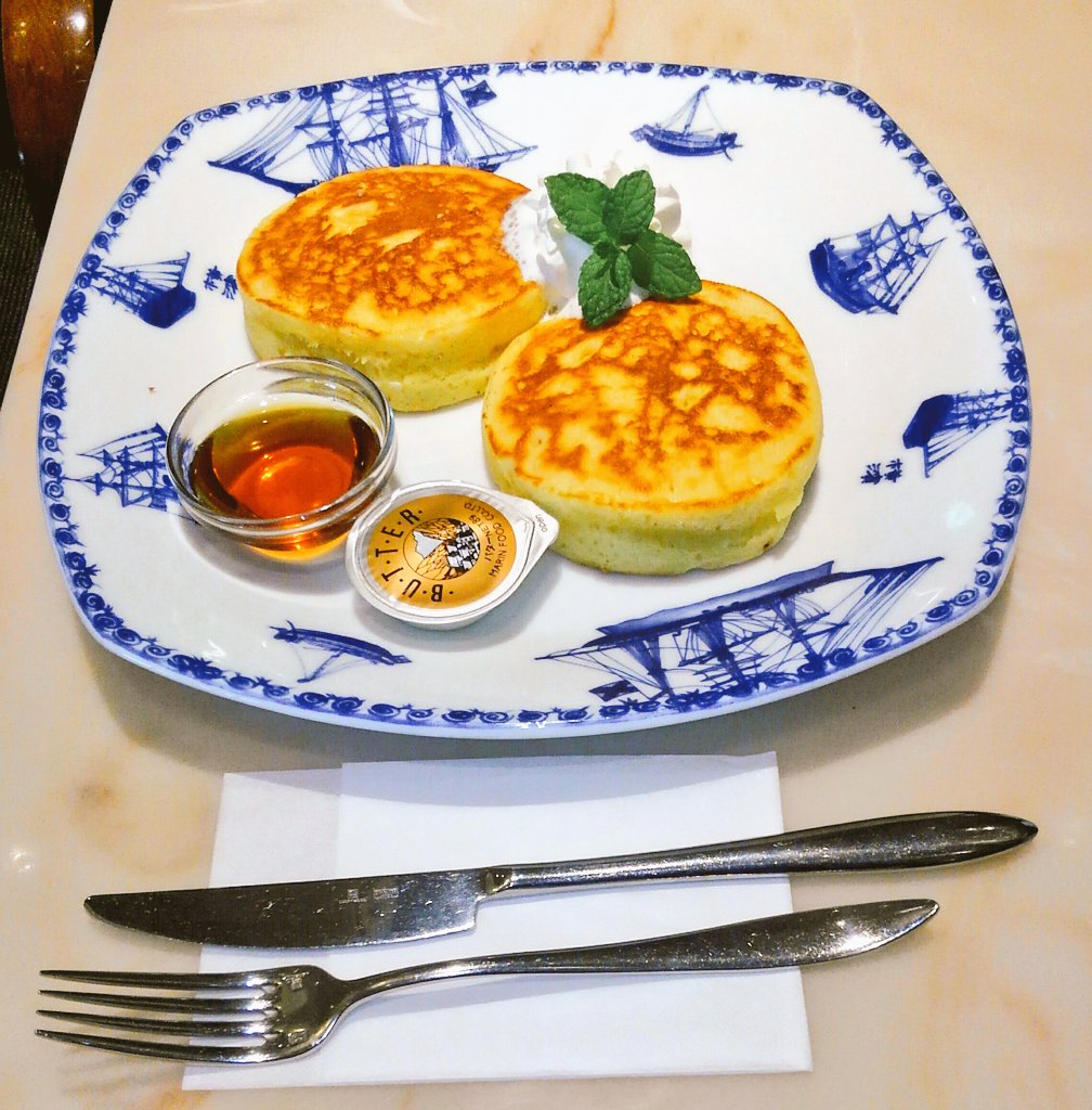 ブルース 羽田空港第一ターミナルに遊びにいってみました パンケーキが食べたくなったので 横濱珈琲物語 というカフェで パンケーキをいただきます T Co 8yboesj6w9 Twitter