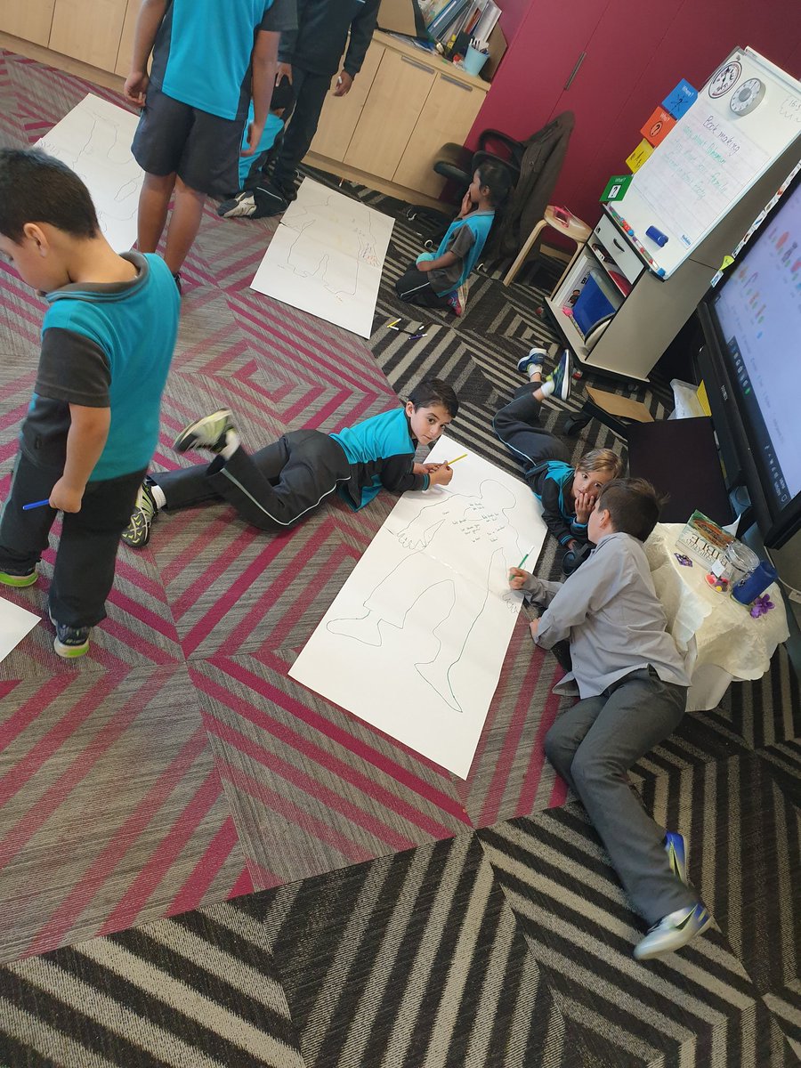 smcm_school's tweet photo. Buddy sessions! We love our time with our buddies! #chromebooktime #kindness @smcm_school @CEMelbourne https://t.co/KzKT6X4yzy