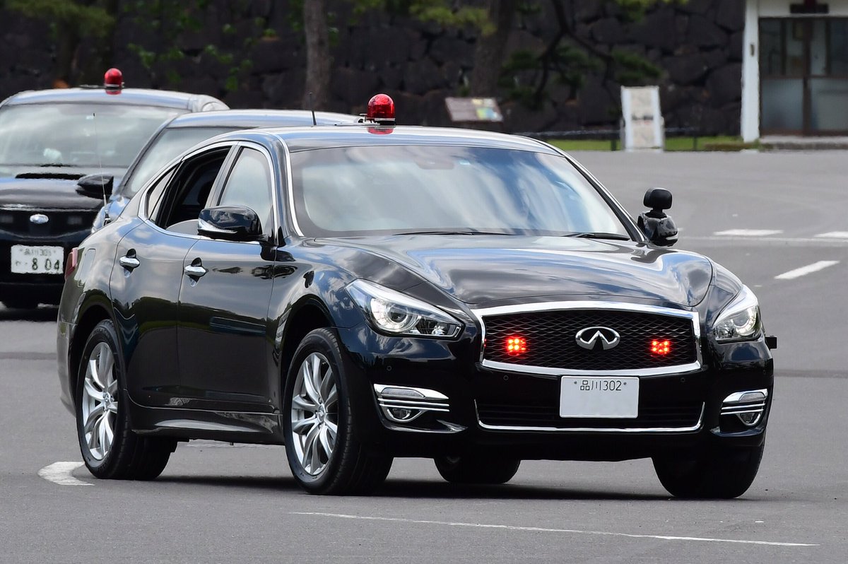 ぴ 警視庁 警護車 日産 Y51 フーガ 納車後から度々目撃の上がっていた同車 やっと撮れました いやああ うん 高級セダンってかっこよい 笑