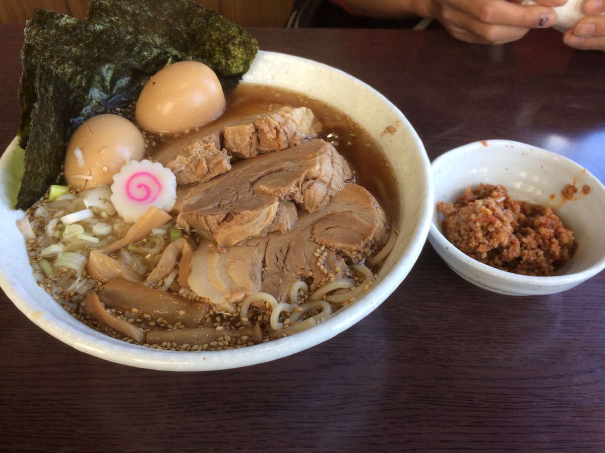 会社の同僚と千葉のラーメン屋さんコジマルへ！すごく美味しかった！
味が濃くてパンチ効いてたけど黒ウーロン飲んだからカロリー0！