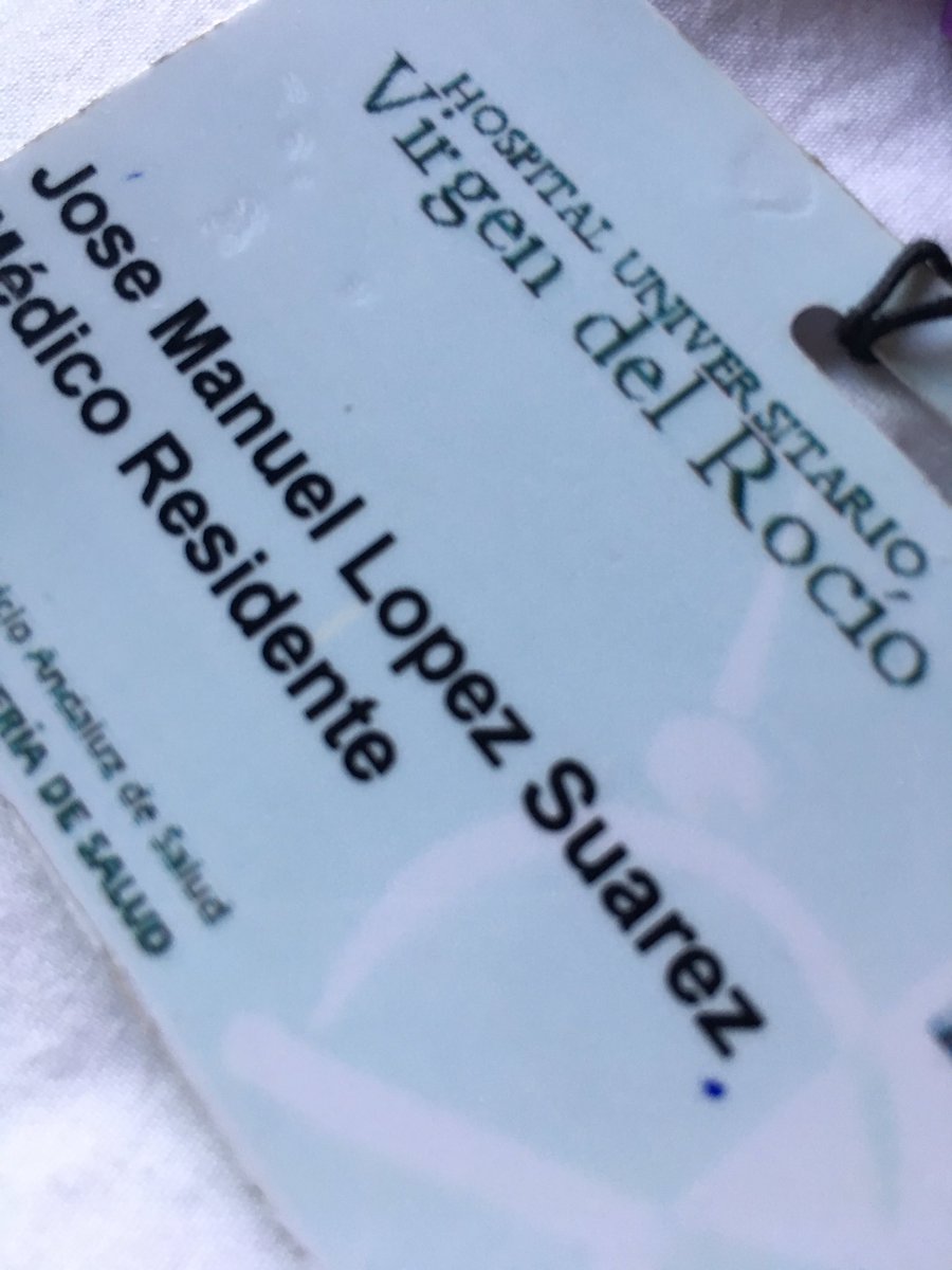 JMLopezSuarez's tweet photo. Acabe mi residencia. 4 años en el @hvirgendelrocio. A pesar de que ponga el nombre del hospital arriba y me haya dejado los cuernos por el, igual que mis otros 13 comp de #MFYC, nadie nos despide ofiacialmente. No existimos.
Gracias por tanto, Jefatura de estudios https://t.co/H0QEOzebys