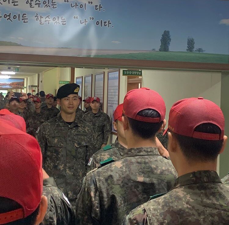 hightaec's tweet photo. Taec saying goodbye to his colleagues. big uwu https://t.co/gitvwQUAdr