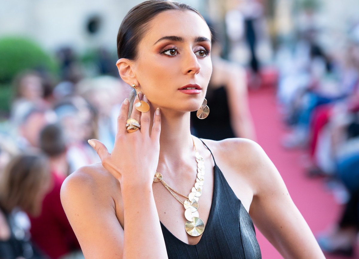 Thanks for making me feel Goulden ✨ Wearing gold by Vascas Jewellery #fashionforacause2019 #MentalHealthAwareness