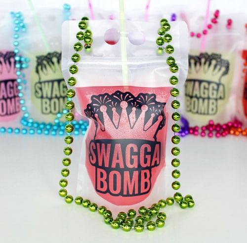 michaelbran2401's tweet photo. #SwaggaBomb A Hands-Free Drink Pouch. A high-quality #drink #pouch with a vibrant beaded necklace https://t.co/F25a8t9w4X #hydrate #refill @theswaggabomb @USC_Hoops https://t.co/r9H0tVrbtk