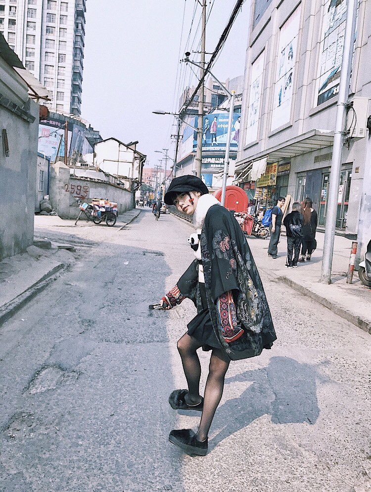 いたりぃ あのちゃんの私服が変だとかダサいとか思ってしまう そこのあなた 安心してください あのちゃんが先に進み過ぎてるだけなので T Co Vloo1ujulr Twitter いたりぃ あのちゃんの私服が変だとかダサいとか思ってしまう そこのあなた 安心してください あのちゃんが先に進み過ぎてるだけなので T Co Vloo1ujulr Twitter