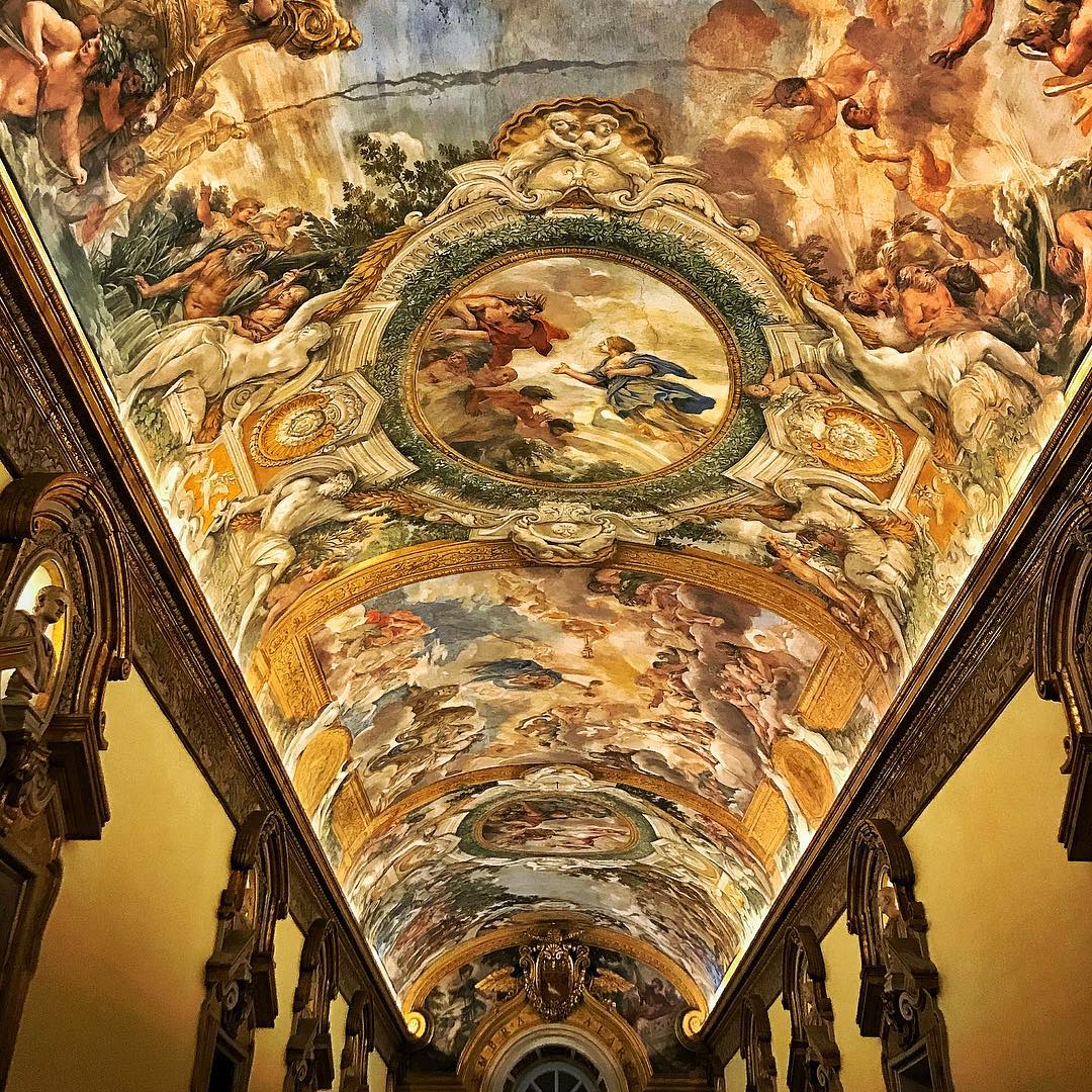 Dentro do Palazzo Pamphilj | Foto: Reprodução/X