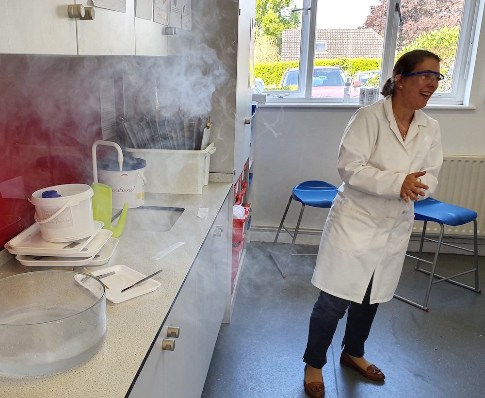 RussellHouseSch's tweet image. The rewards of teaching science are plain to see in Mrs Carn's smile as she received cheers from Form 6. She had been demonstrating the fiery properties of sodium and potassium as part of an introduction to the periodic table.
#STEM #lovescience #inspiringteaching #periodictable