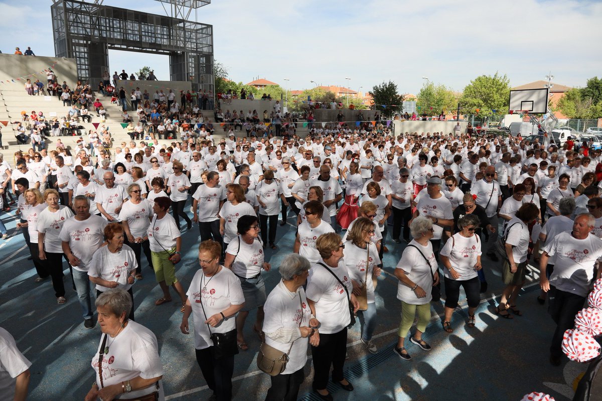 aytogetafe's tweet photo. 1.200 vecinos y vecinas participaron en el Macromeneíto de la 'Semana de las Personas Mayores' #Getafe https://t.co/1T0mKN82u2 https://t.co/BukXlPlgy3