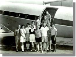 How about this throwback? Dad‘s club swimmers boarding a plane in 1956 for Georgia Meet,  Coach E.A. Snapp and Team. #Manyyearsoneteam #dads70strong