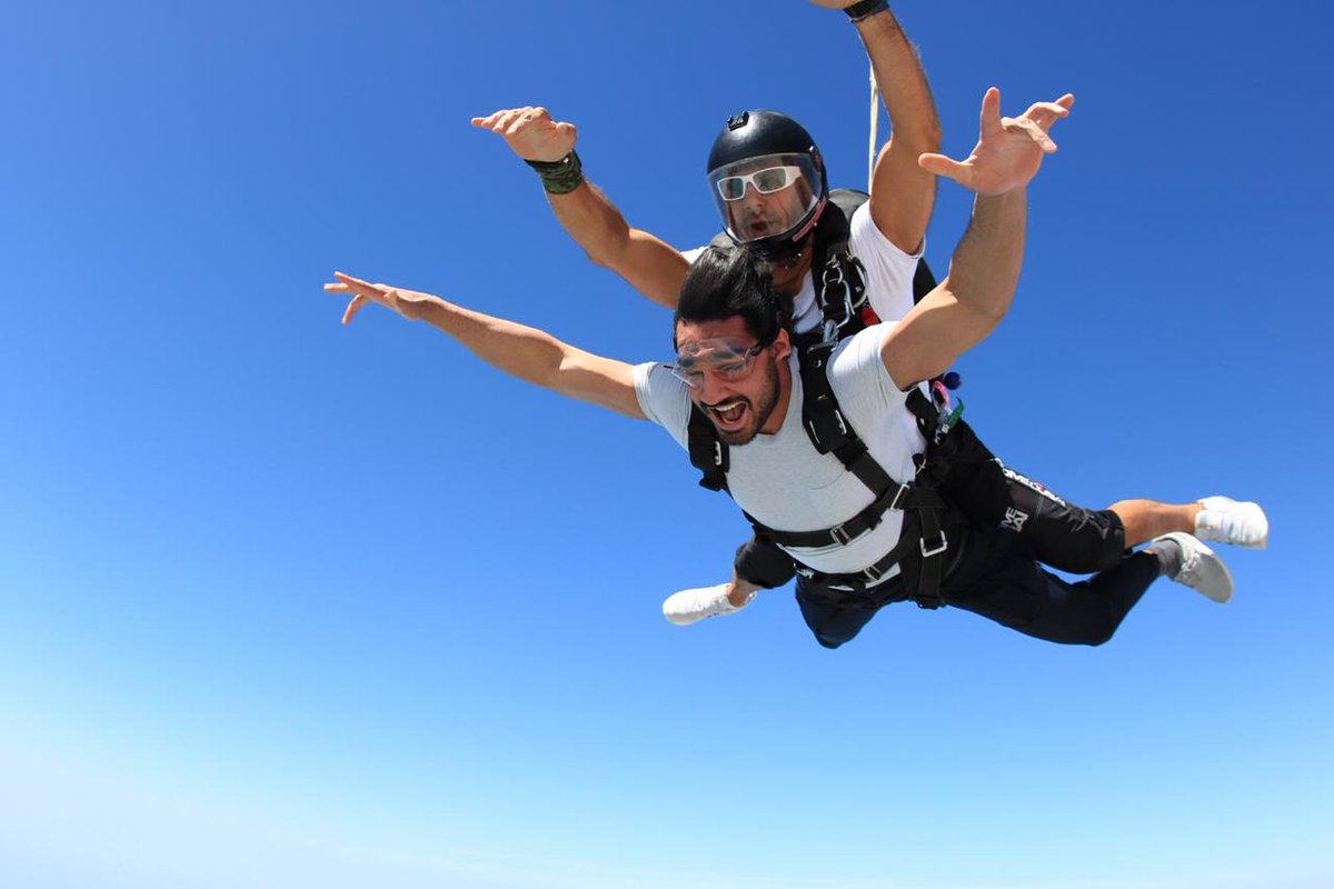 AhanOfficial's tweet photo. Until you spread your wings,
You have no idea how far you’ll fly! 💫🔥
#AhanShetty 
#SkyDiving https://t.co/OzRJIsrjZY