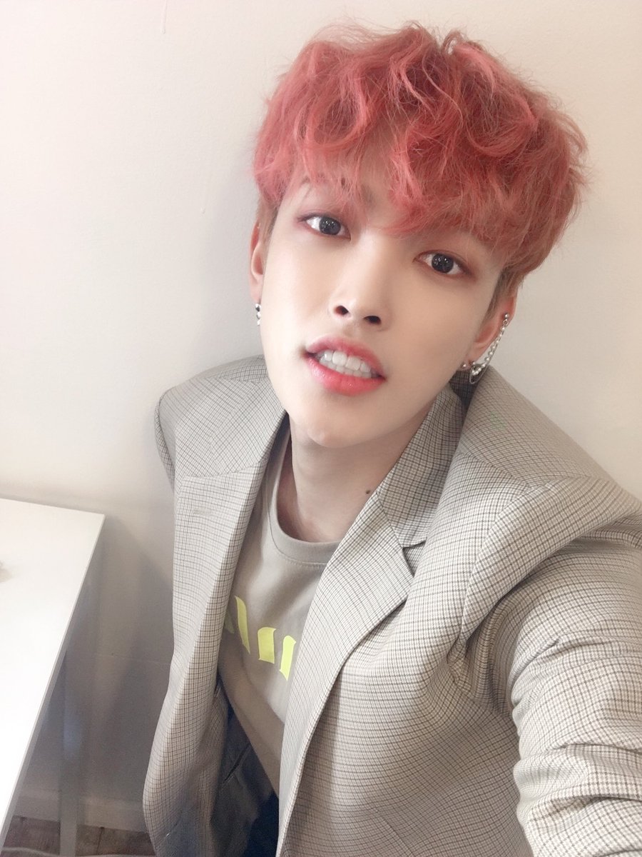HONGJOONG] 今日1日もホンジュン👀 #ATEEZ #エーティーズ