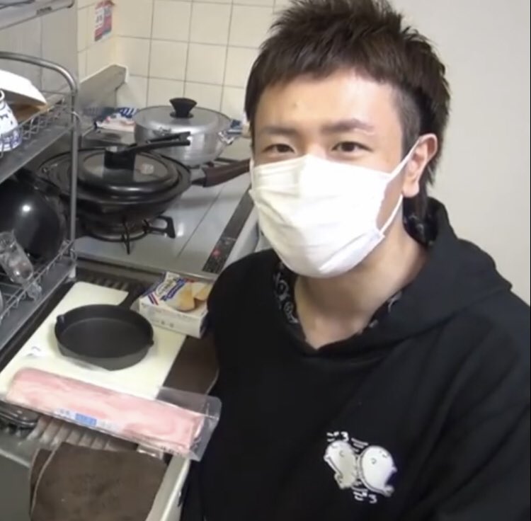 スナザメ 私 魔女のキキ こっちは自撮りを盛りに盛った実況者のビフォーアフター