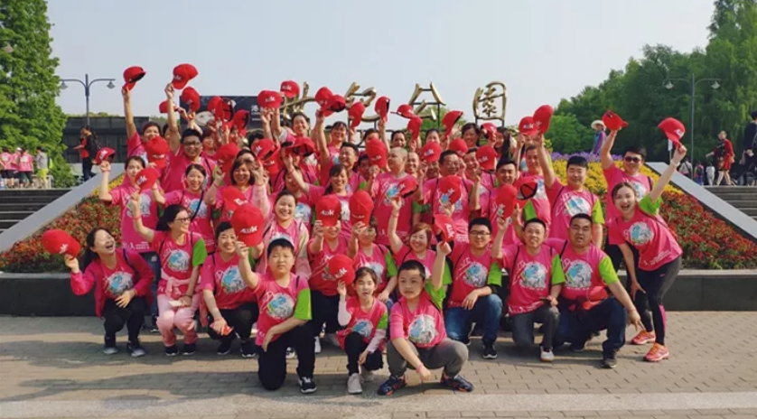 AluK_Int's tweet photo. #AluKRunForLife Charity Races are in full effect in Shanghai, China! AluK China and their families took part in the #MoreThanAwareFunRunAndWalk this past weekend, and raise funds for breast cancer prevention and recovery. Thanks everyone for your support! https://t.co/FDaGybOKZU