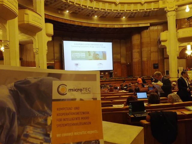 microTEC_SW's tweet photo. #EUClusterConference in #Bucharest - #Connecting #Ecosystems ! #Bridge #Inspire #Change. Tolles Programm, anregende Diskussionen!
Auch unser Logo ist zu sehen, denn die microTEC Südwest #Clusterkonferenz2019 war Teil der #EUclusterweeks. #eucluster2019 @EU_Growth @Clusters_EU https://t.co/pQ5RneYrZc