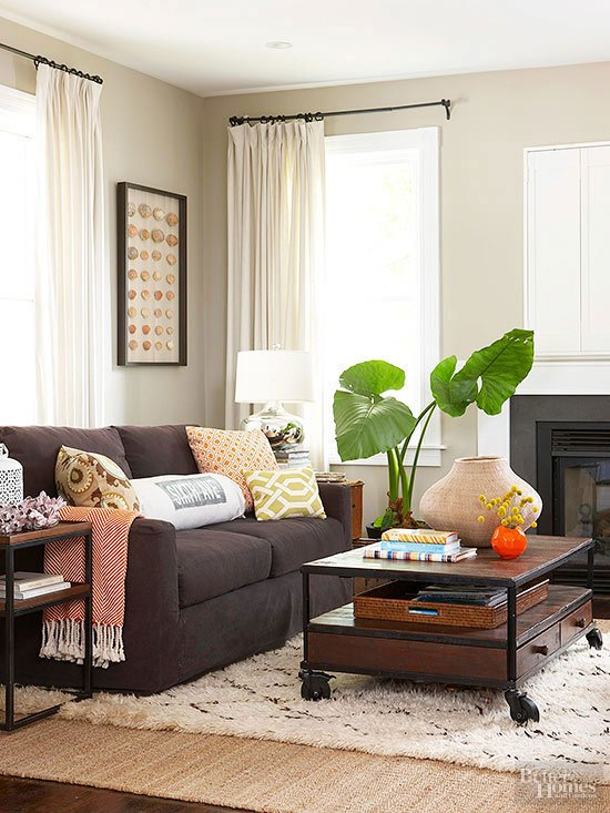 NickJoane's tweet photo. A brown sofa doesn't have to be an eyesore in a home. #interiordesign #homedecor #sofa #couch #livingroom #homedecor #homedesign #interiorsdesign #cushions #interiorsdecor #decoration #homedecoration #brownsofa #frames https://t.co/SSBzWUrmyf