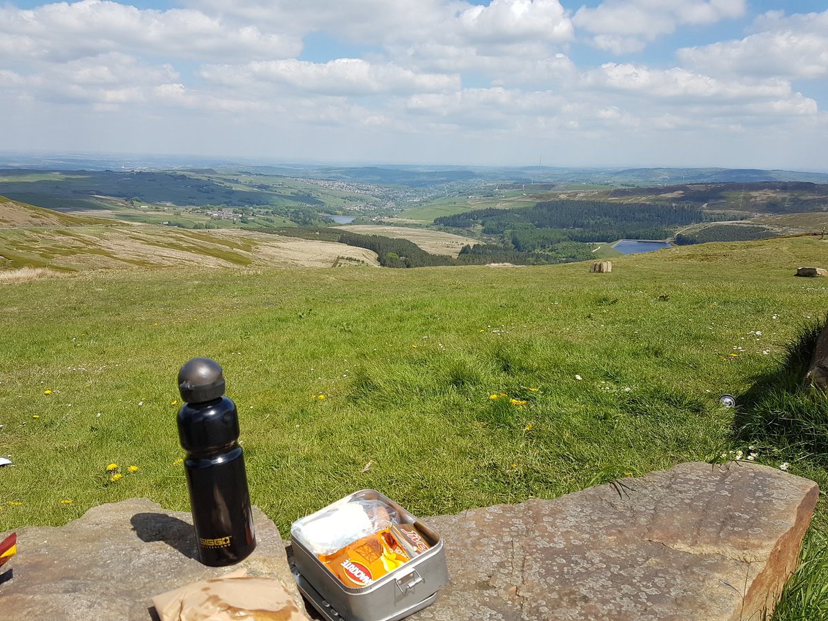 TheSuperpigeon's tweet image. Lunch. Holme Moss Transmitting Station, Elevation 1719 feet. #InstructorProblems not.