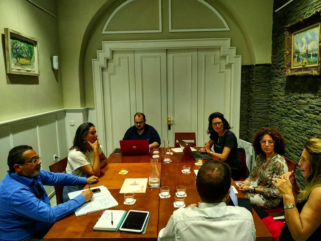 AETCadiz's tweet photo. ¡De Junta Directiva! Preparándonos para la Fiesta del Remo y organizando los próximos eventos...de naturaleza y sostenibilidad 🌱♻️
¡A tope!
#aetc #aetcadiz #aetcimparable #juntossomosmas #juntadirectiva #empresas #empresasturisticas #empresarios #trabajo #reunion #turismo https://t.co/EgSQYAlHZq