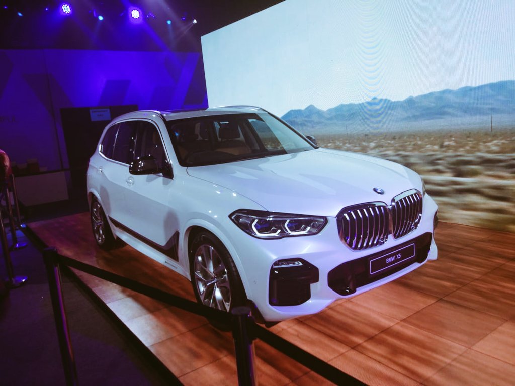 arunchangrani's tweet photo. Today @bmwindia launches the fourth-generation #X5 and will be available in three variants.
The prices (ex-showroom) are:
xDrive 30d Sport Rs.72.9 lakh
xDrive 30d X Line Rs.82.4 lakh
xDrive 40i M Sport Rs.82.4 lakh
@htcity @htTweets
#car #carlove #cars #carlike #love #luxury https://t.co/kLJ9u0DsBs