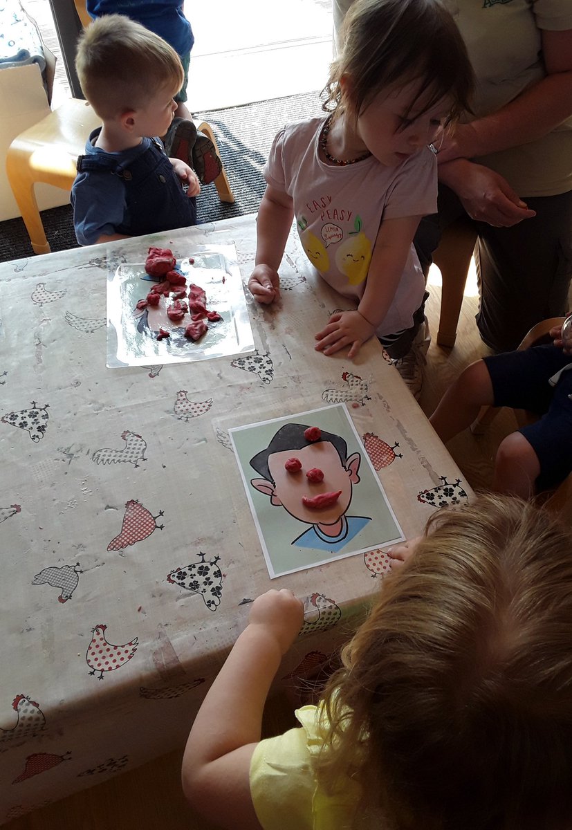 AshbridgeMaxy's tweet photo. Exploring faces! How many eyes do we have? How many noses? #OwlsAtMaxy love designing their own faces "I got big eyes" "That's you, you have two eyes" "Oh no, he lost an eye" #NDNAtalk #EYTalking #EYFS #PSED #similaritiesanddifferences "I got bigger mouth than you but two eyes!!" https://t.co/oelyxnpZJO