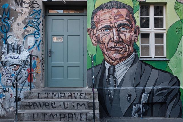 fotografamator's tweet photo. Berlin
#mural #berlin #trip #sightseeing https://t.co/EyXWnGbhXJ https://t.co/mwgouCMsAV