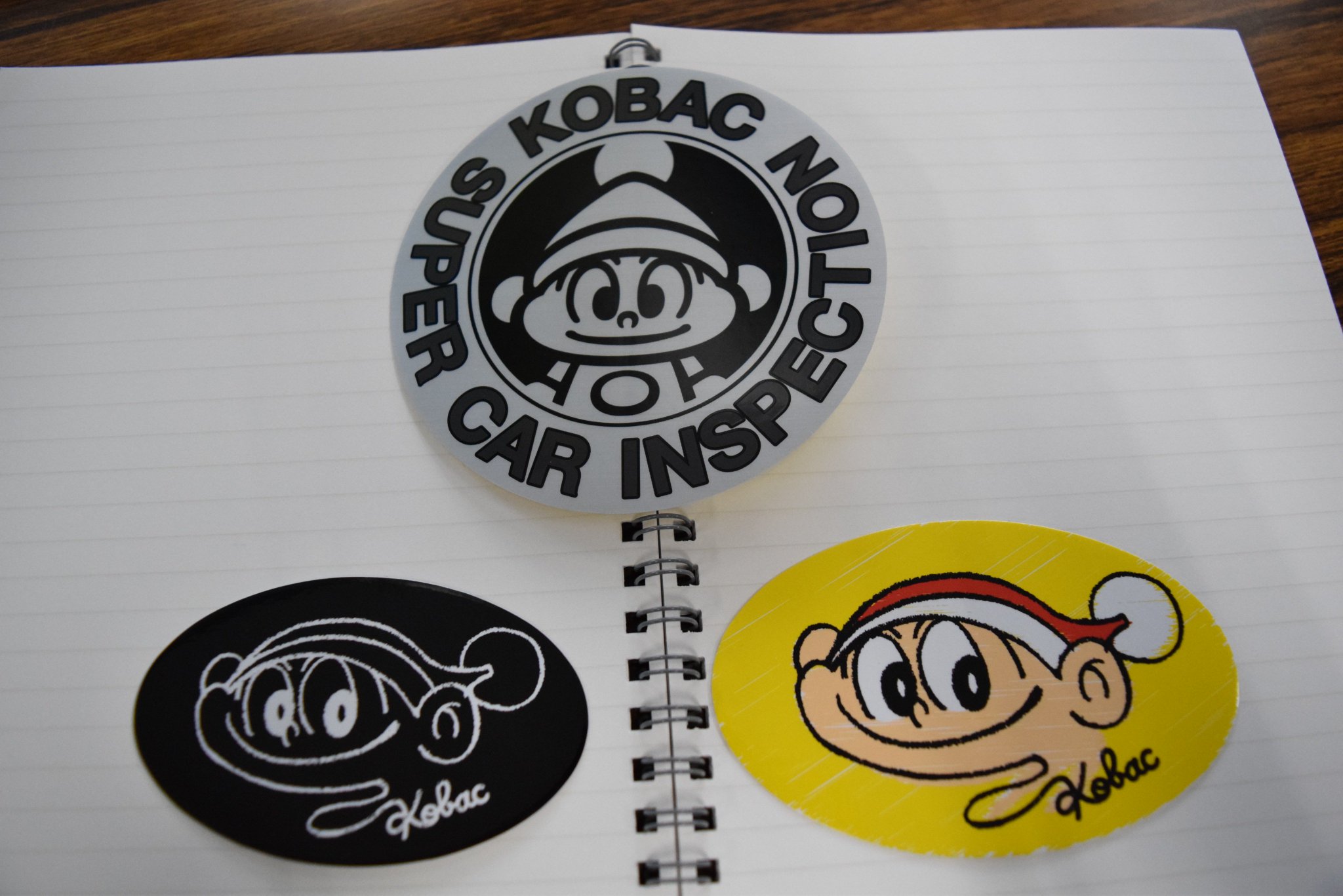 コバック 公式 ジャーン コバックステッカー3種類 弊社で車検を受けていただいた方にお配りしています 入庫時に車に貼ってあると割引価格で車検が受けられます 以前 2 3枚ステッカー貼っている車を見かけましたが 何枚貼っても効果は同じ