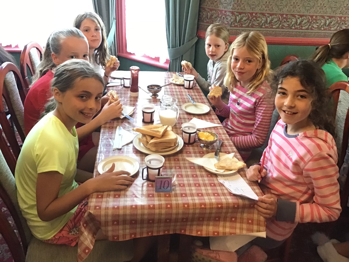 CFS_Sport's tweet photo. More pictures of breakfast time! 🥓🍳🥐#CFSY6 #CFSY5 #IoW @CoworthFlexSch https://t.co/gszv02fMww