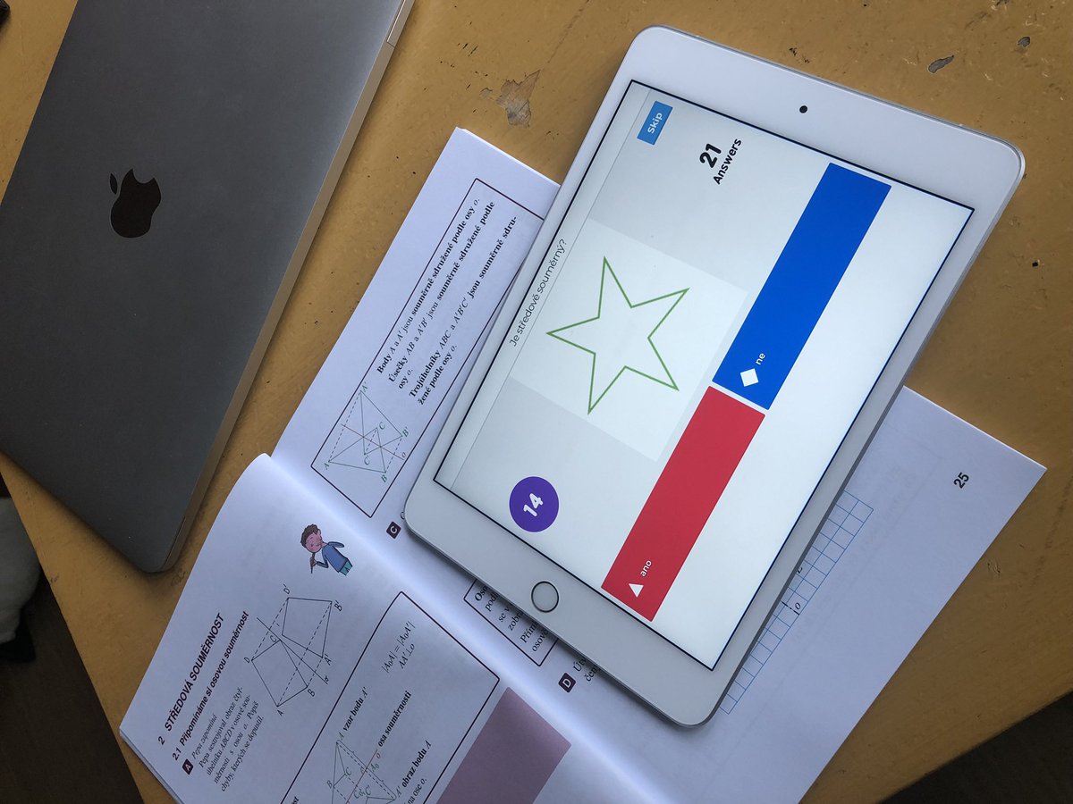 Libor_Klubal's tweet photo. Kahoot nezklame 😜. Opakujeme souměrnosti z loňska. #math #kahoot #zsstitina #ucimemoderne #neniTicho #obcastipuji #zvladnemeto #smajlici #mathipad https://t.co/UsRbmaogWB