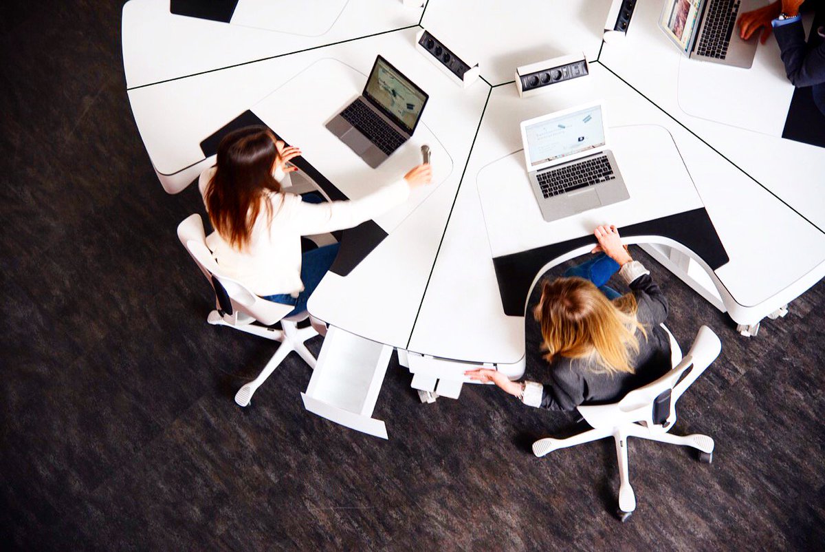 Ergonomic design: The user is the center of the Ergon Desk, surrounded 180º by the desktop, which allows resting the forearms on the working space. The integrated ergo-cushion offers a soft surface that guarantees confort after long hours of use. 
👉 bit.ly/2R9ek8U