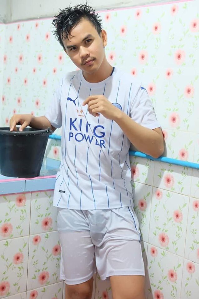 DidiPhut's tweet photo. ស្រលាញ់ទេ មុខចឹង https://t.co/axaRvk1gt2