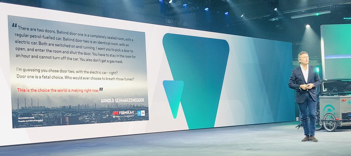 BoschGlobal's tweet image. Alejandro Agag on the #BCW19 stage: From Track to Road – @FIAFormulaE is Driving the Future of Clean Mobility