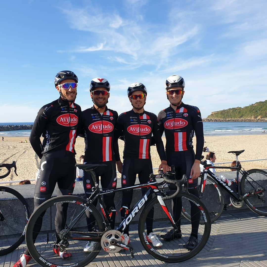 NunoMeireles46's tweet photo. Hoje seguimos para uma nova competição desta vez mais longe de casa iremos pedalar a Le Tour D' Eure et-Loir em França !
#aviludolouletano #jorbi #SPIUK #angelomoreiradesign https://t.co/6FcxxGLTWd