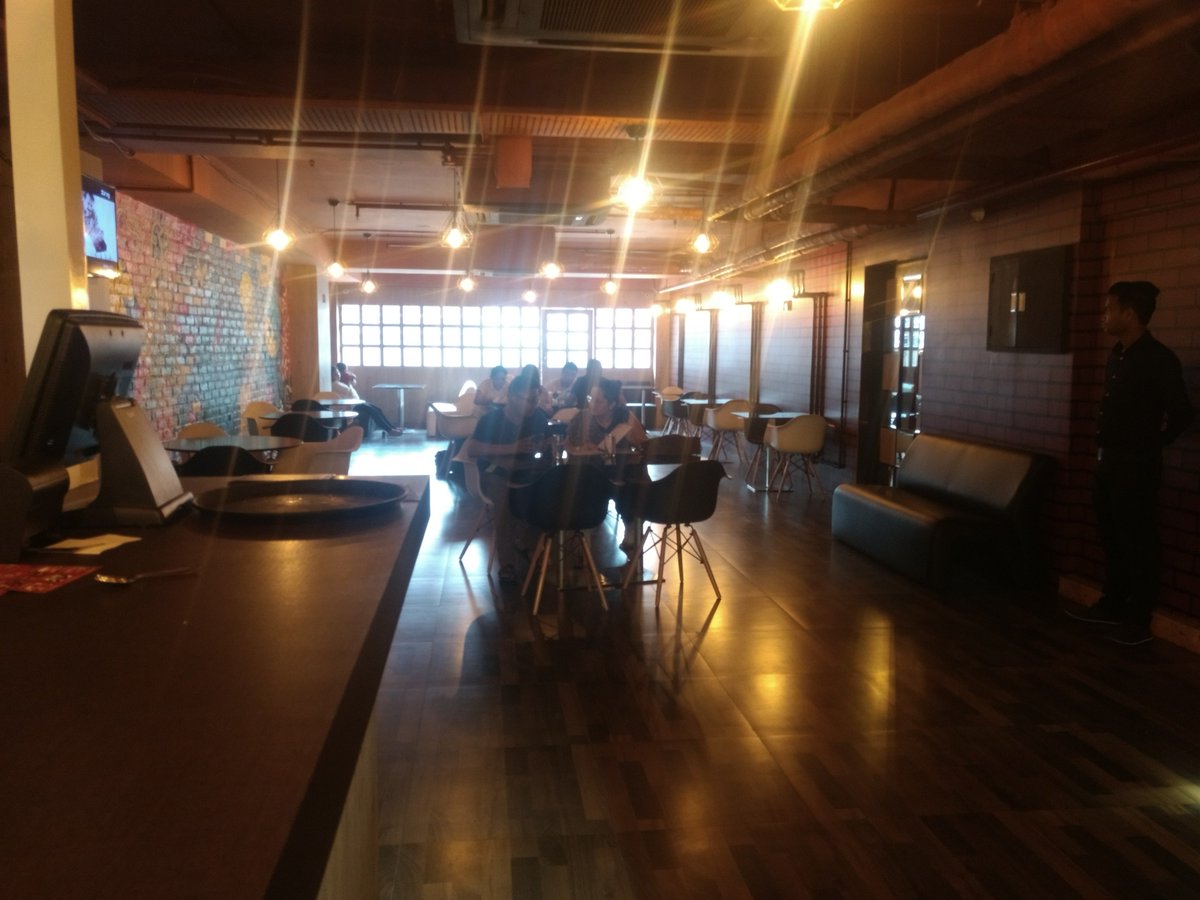 _BeerClub's tweet photo. "Are You Looking For A Cool Adda Zone In #Siliguri? Then Beer Club Is The Perfect Place For You."

We @ #BeerClub Offer Quality #Food, Various Delicious #Mocktails &amp; Cool Ambience To Gift You An Amazing #Adda Experience.

To Plan Your Adda, Visit Us @ #CosmosMall Now!! https://t.co/6OOnqePag2