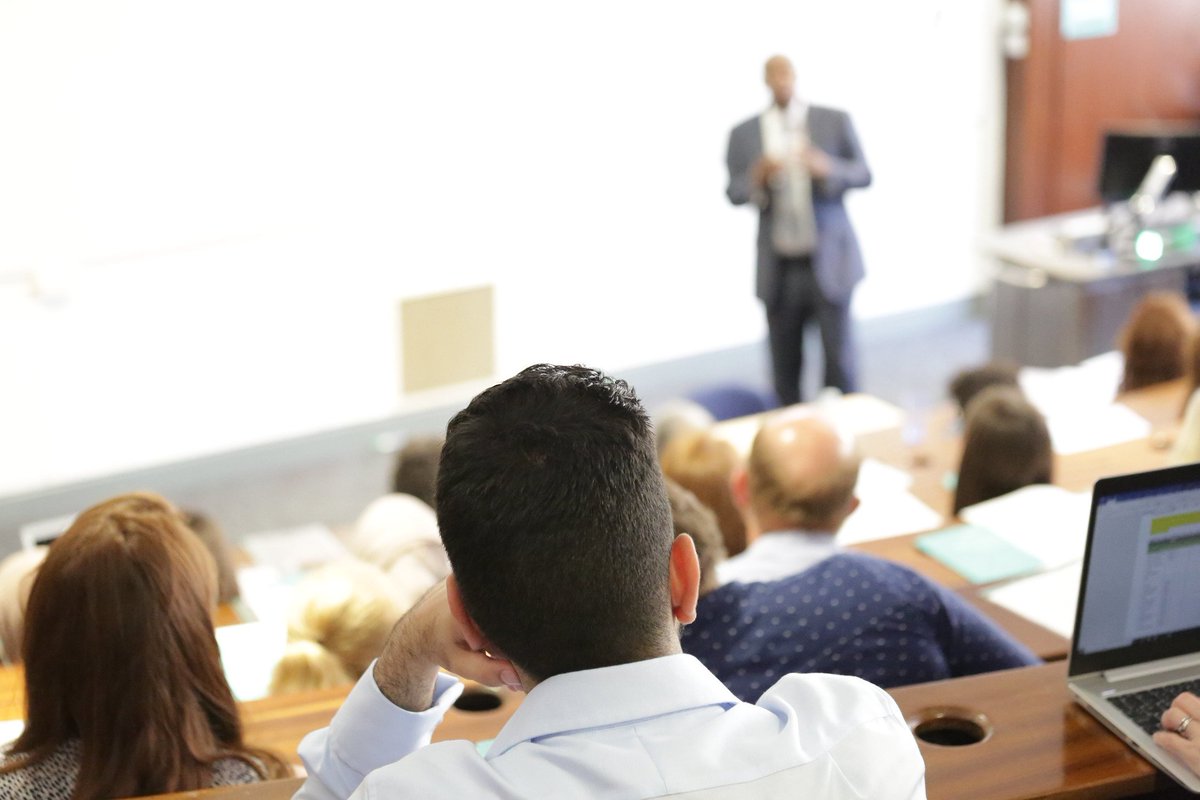 QMUL's tweet photo. On Friday 28 June Queen Mary hosts our free Annual Conference for Teachers and Advisers offering critical insights and allows networking and idea sharing. Here's what you can look forward to on the day [a thread].

https://t.co/G2OoOU6eC6 https://t.co/KopvCUUG8P