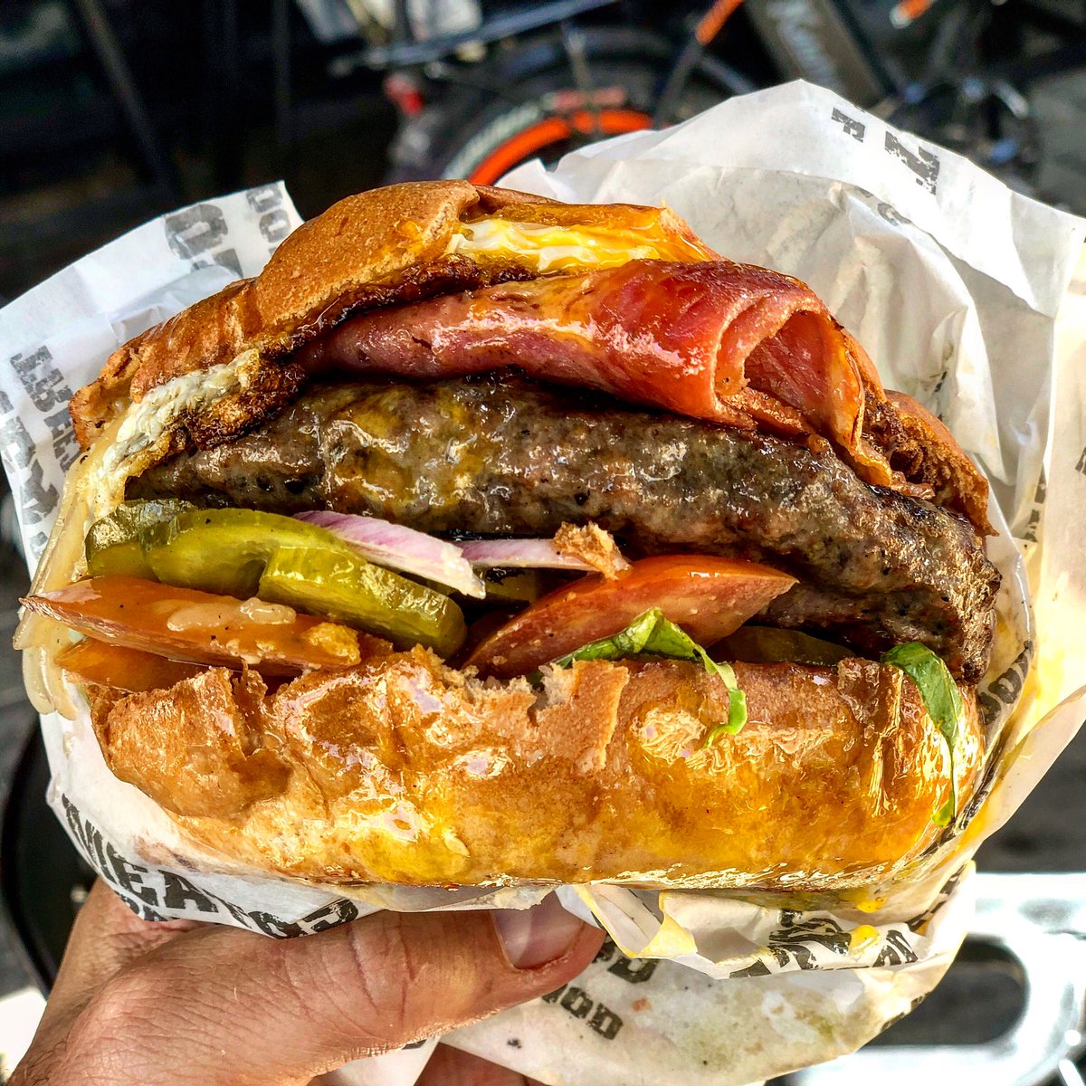 Ostrov_A's tweet photo. #DareToDream? But why dream? Just go to #Meatos in #TelAviv (Rothschild Blvd) for the most insanely mouth-watering entrecôte 🍔 with smoked goose, egg, fried onion and salad. 😋 

And, oh hi @HilzFuld @Israellycool! https://t.co/8D5st072ga