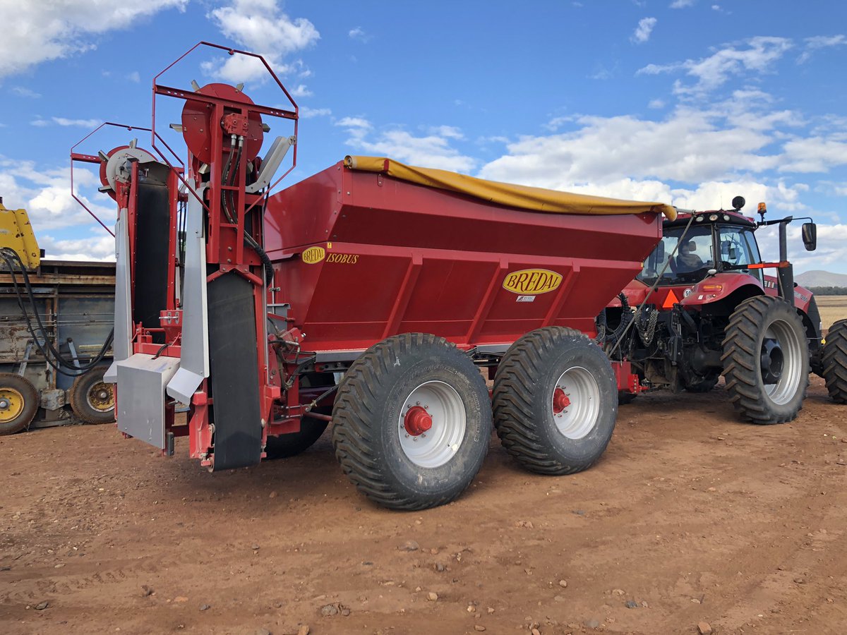 A bit of VR urea spreading happening this week! This girl sure can spread some product!! <a href="/farmers_edge/">Farmers Edge</a> #VR #precisionplacement #caseIH