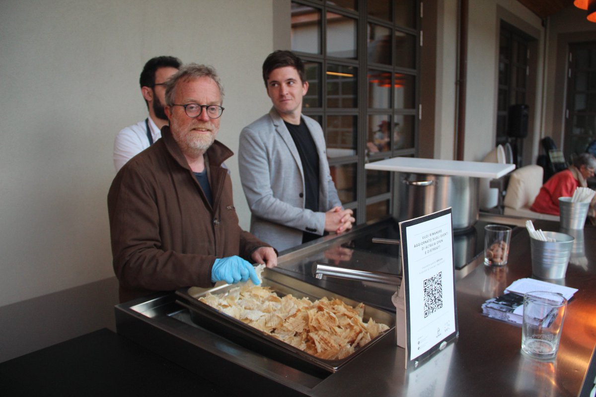 AltaviaItalia's tweet image. #AltaviaOpen
Musica dal vivo, buon vino e tanti amici! Una bellissima apertura per i nostri aperitivi musicali, grazie a Claudio Sanfilippo e a tutti i presenti. Vi aspettiamo il 21 maggio per il nostro prossimo #Ahperò, con lo #swing di Veronica Sbergia &amp;amp; Max De Bernardi!