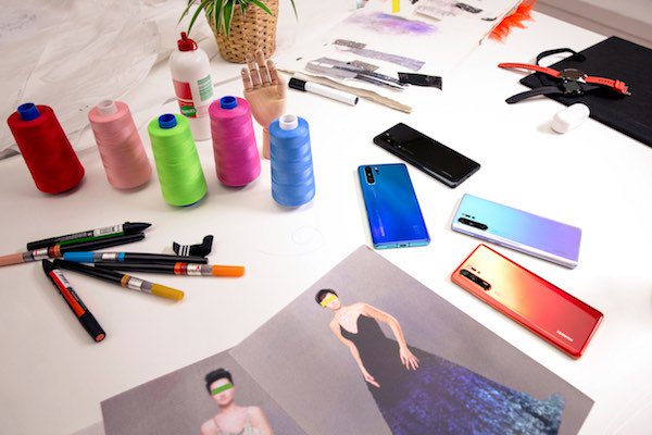 AltaviaItalia's tweet image. #AltaviaWatch #HuaWei #AI #Design 
@Huawei ha presentato Fashion Flair, la prima collezione di moda co-creata dall'intelligenza artificiale 👉  bit.ly/2vXUnZI