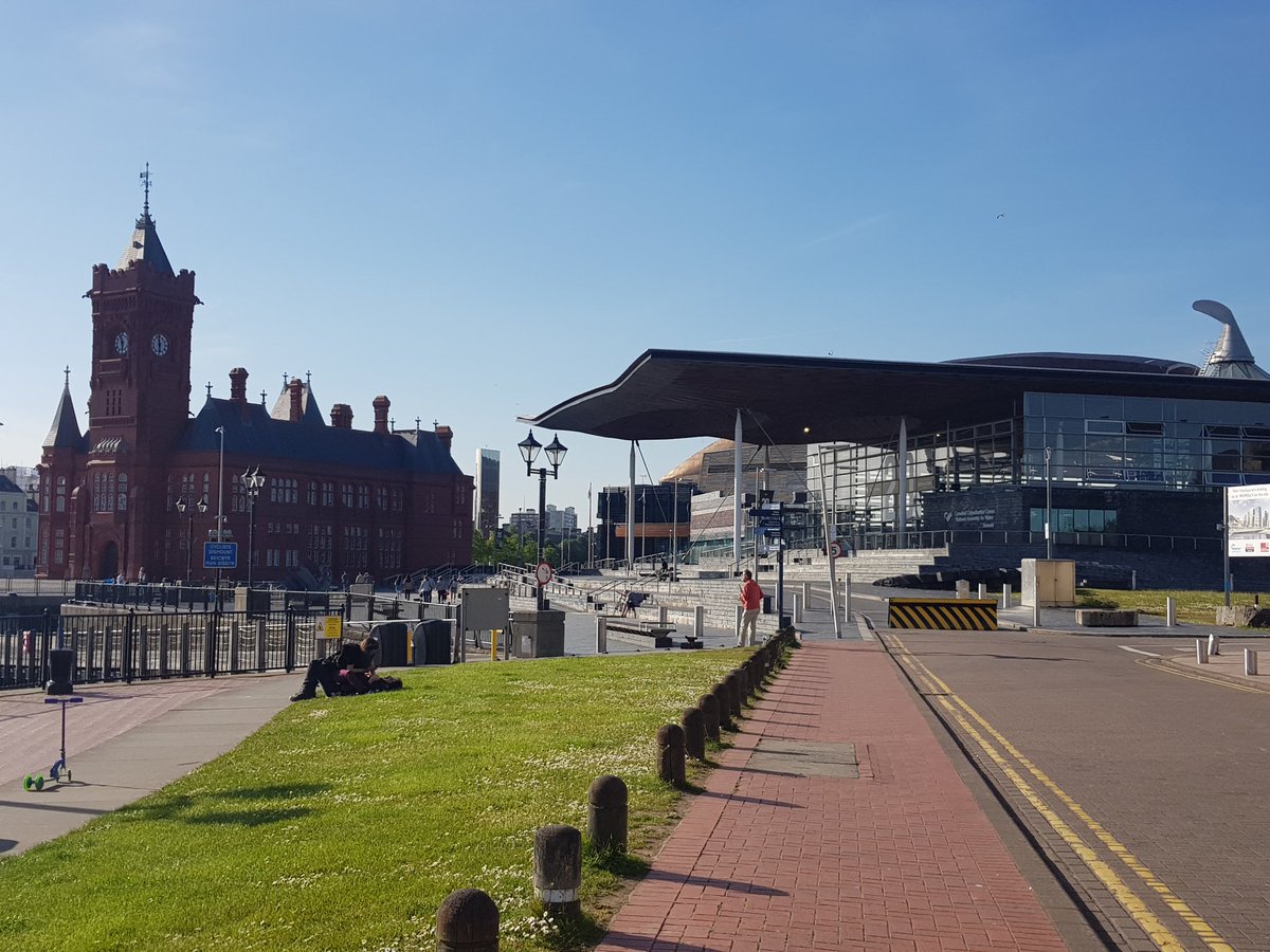 Thanks to @andrewctourism for hosting a highly informative (and sunny) evening at the Senedd with Wales Tourism Alliance, AM delegates and #Welsh business owners for #WalesTourismWeek. 
@suzydaviesam <a href="/dafyddel/">Dafydd Elis-Thomas</a> <a href="/CaravanClub/">Caravan Club</a> <a href="/GreenTourismUK/">Green Tourism</a>